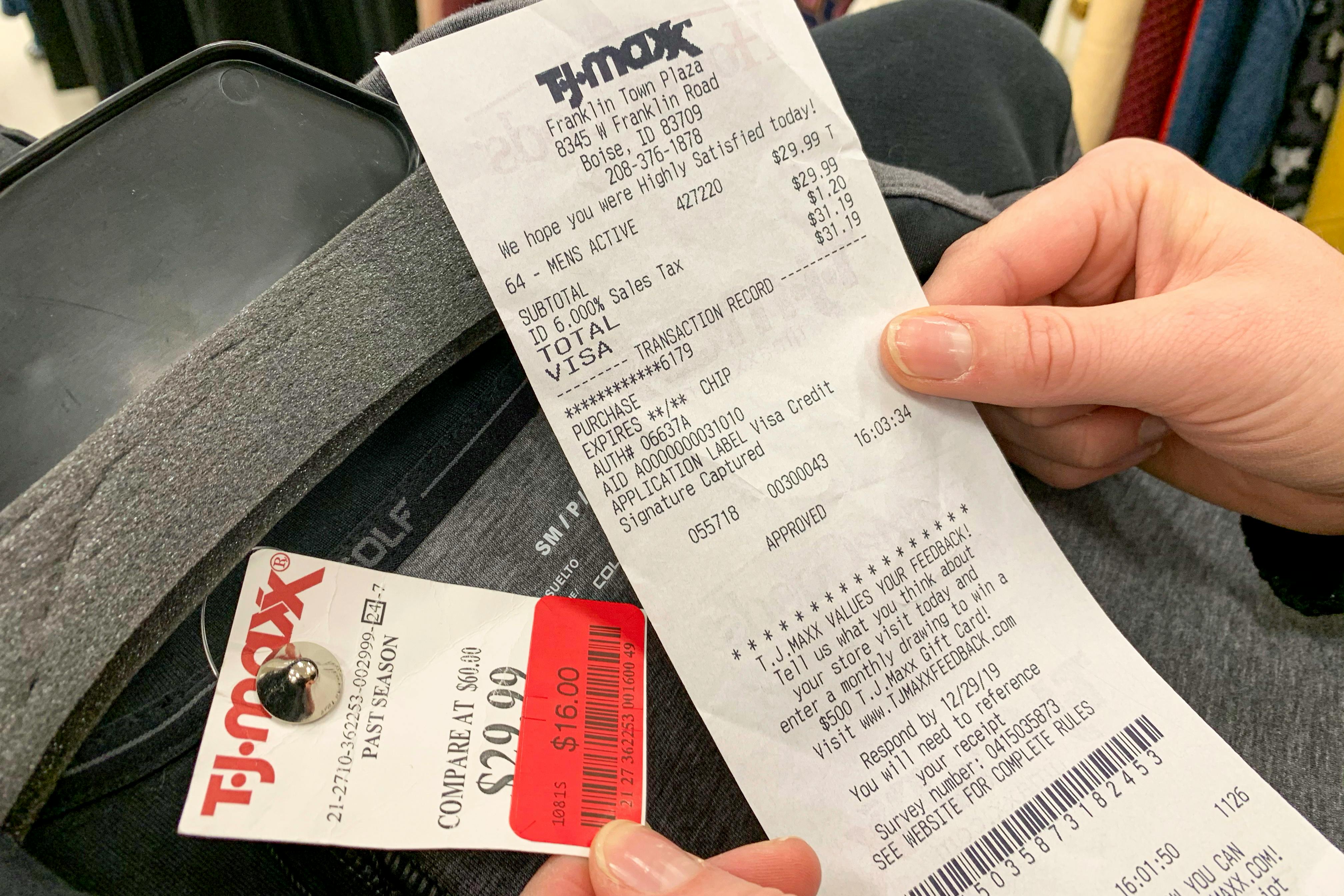 woman showing tj maxx price tag and receipt discrepancy