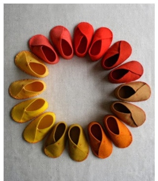 DIY felt baby moccasins e1516399925282