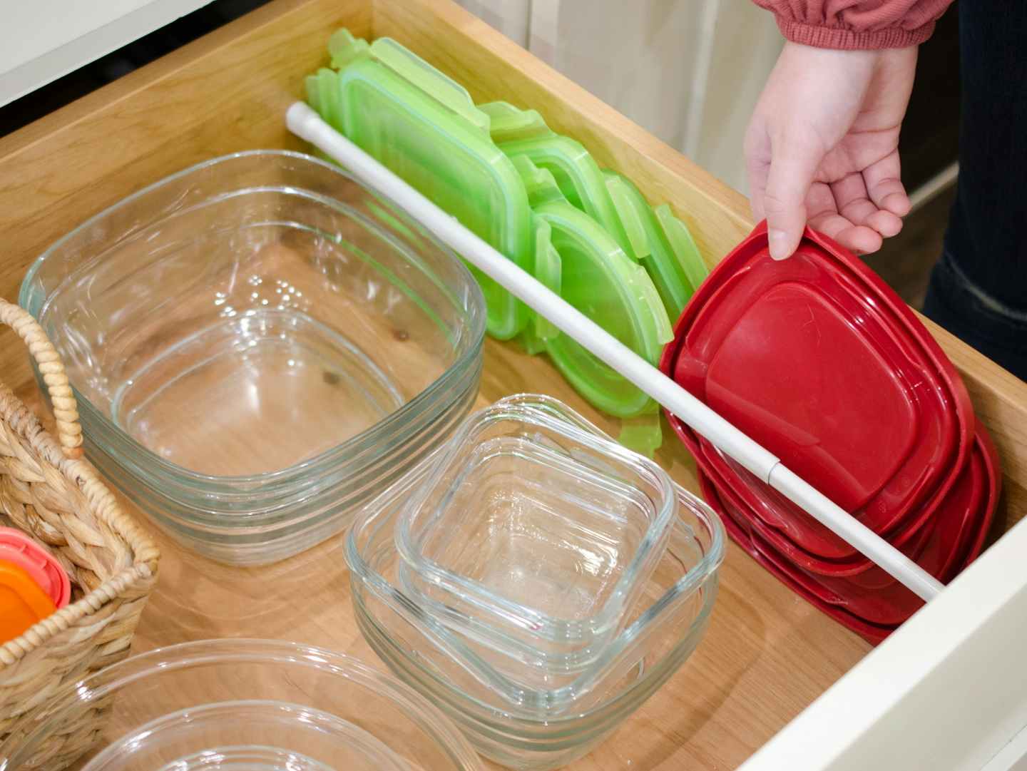 Keep plastic lids in place