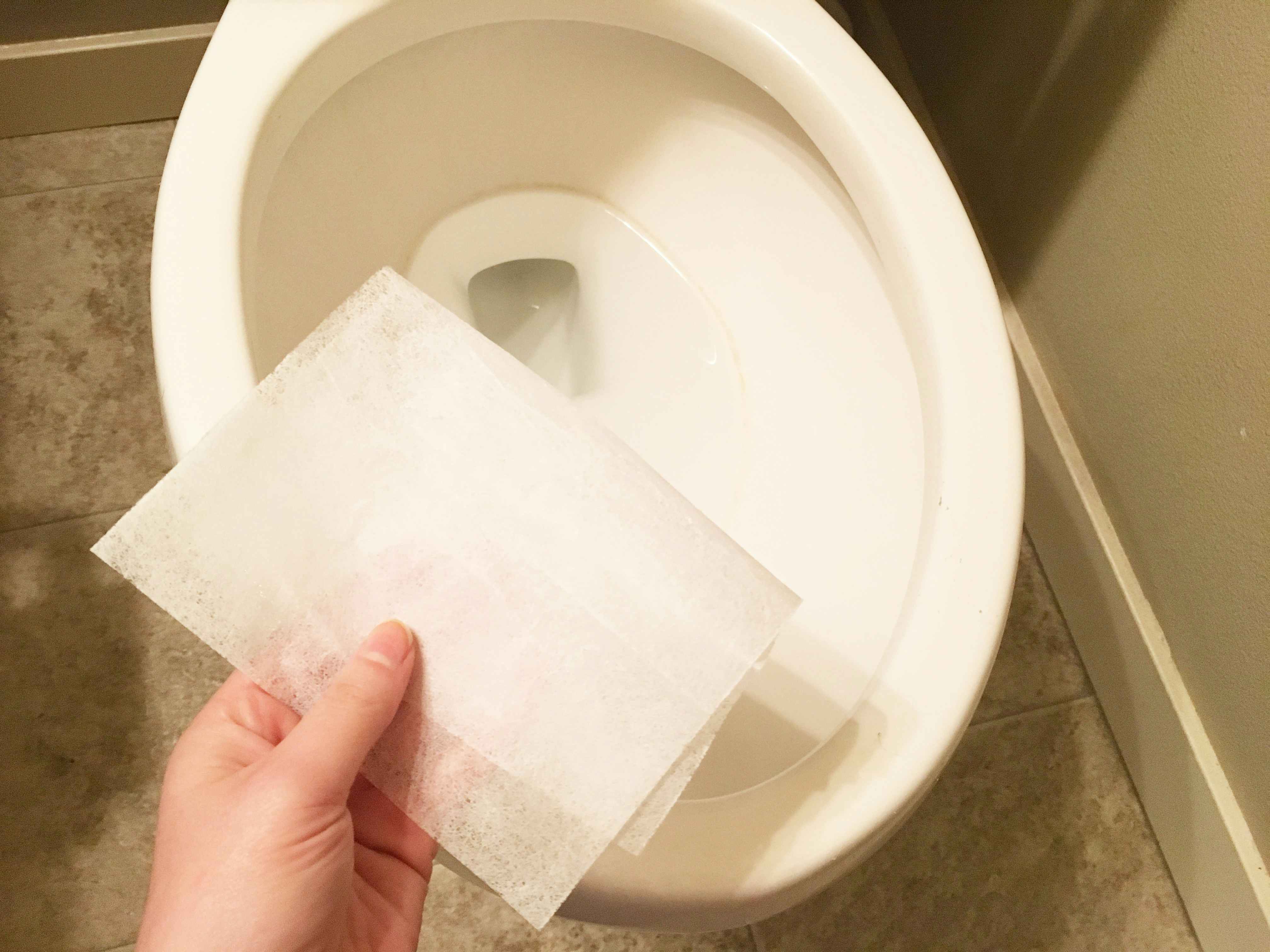 Dryer sheets 🧺 A great hack for when you're travelling and want to ke