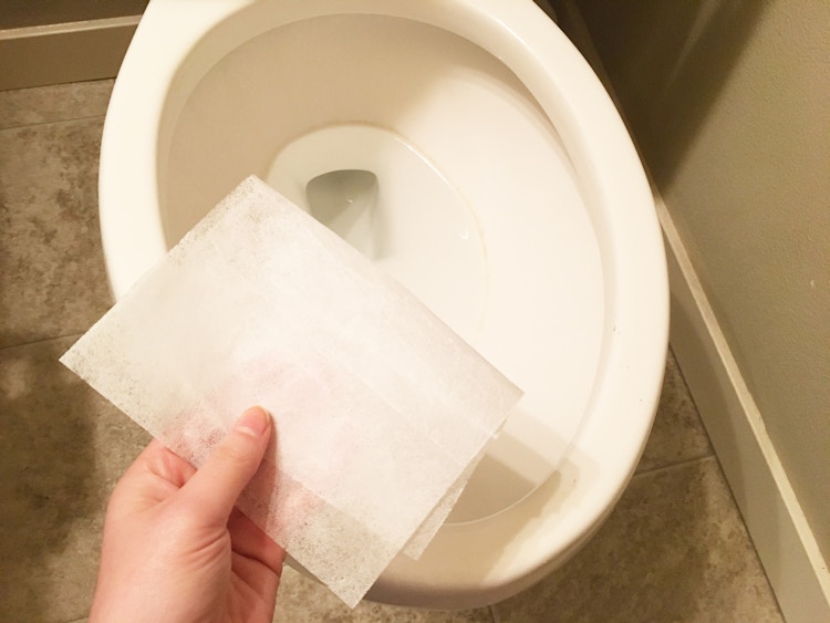 Remove stubborn toilet rings.