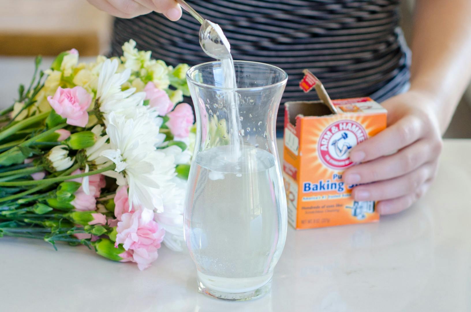 Keep flowers alive longer by adding one teaspoon of baking soda to the vase.