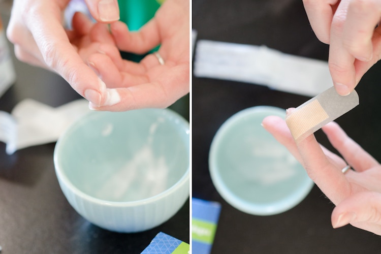 Remove a splinter with baking soda.