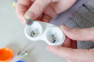 07 kcl contactlens case store earrings 1523552446