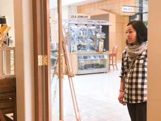 williams sonoma walking in store 1524501191