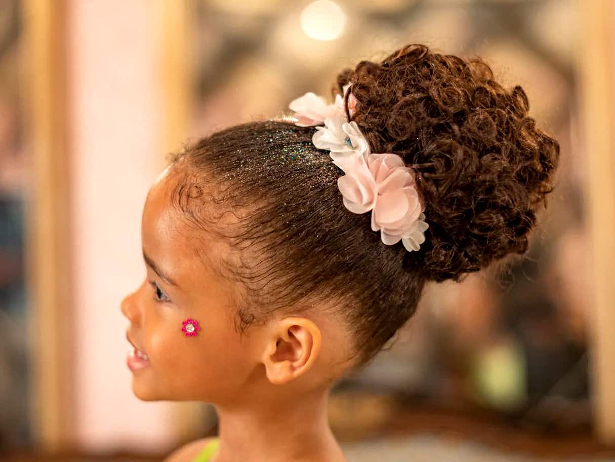 young child at disney cruise bibbidi bobbidi boutique with pixie dust in hair