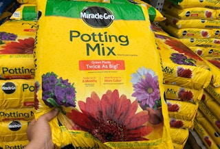 home depot miracle gro potting mix garden soil 053018d 1527688180