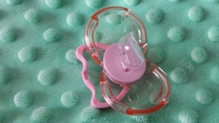 self closing pacifier baby hacks 1527188770
