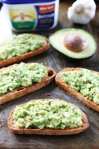 avocado taost garlic bread 1532460774