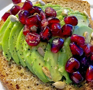 avocado toast pomegranite 1532461405