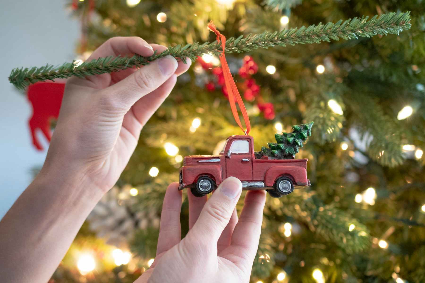 The Easiest Ornament Hack We Spotted for the Holiday Season