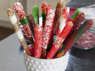 chocolate dipped pretzel holiday treat 1542770631