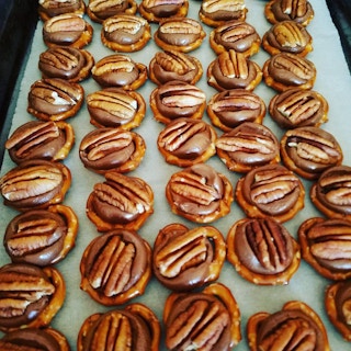 rolo pretzel bites holiday cookies 1542409010