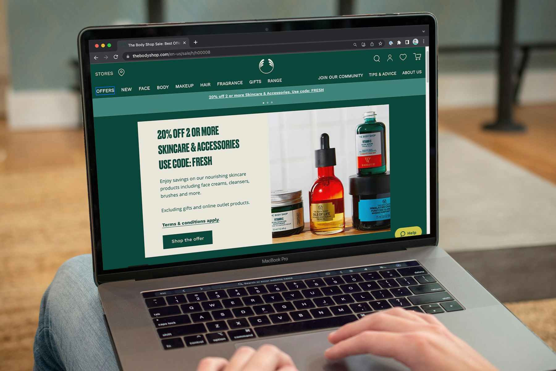 Someone looking at the offers on The Body Shop's website