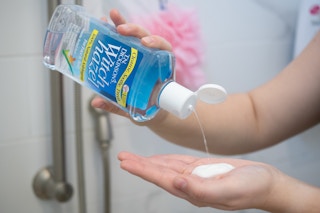 20181212 kcl witch hazel hacks control hair frizz 01 1544826510