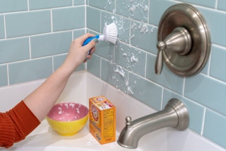 20190117 kcl cleaning tips for the new year baking soda shower grout cleaner 04 1548024575