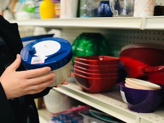 thrift tupperware 2018 1546537023