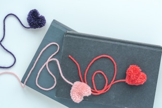 valentine heart pom pom bookmark 1548164623 e1548164645615