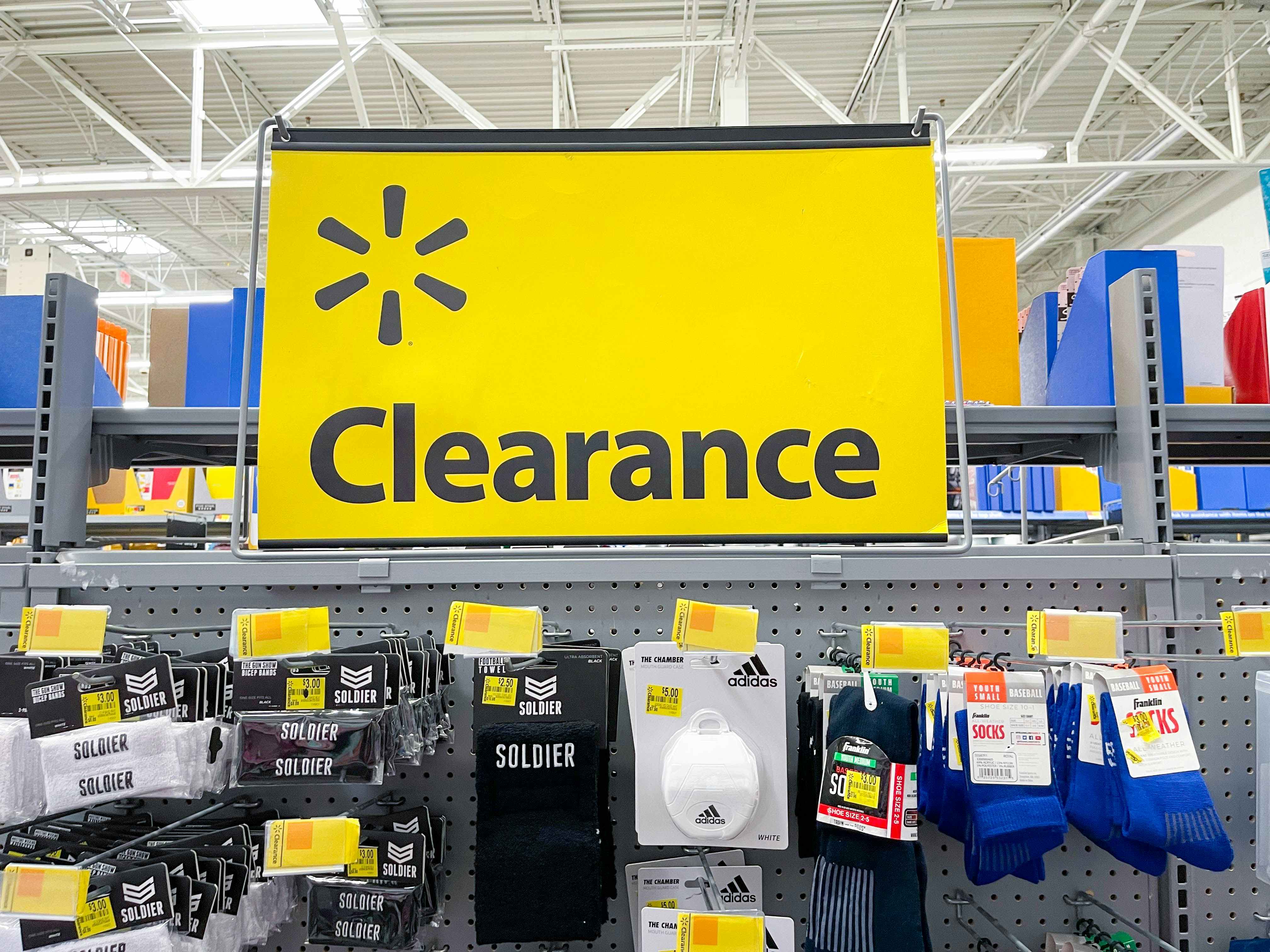 Outlet: Discovering Hidden Clearance Bargains