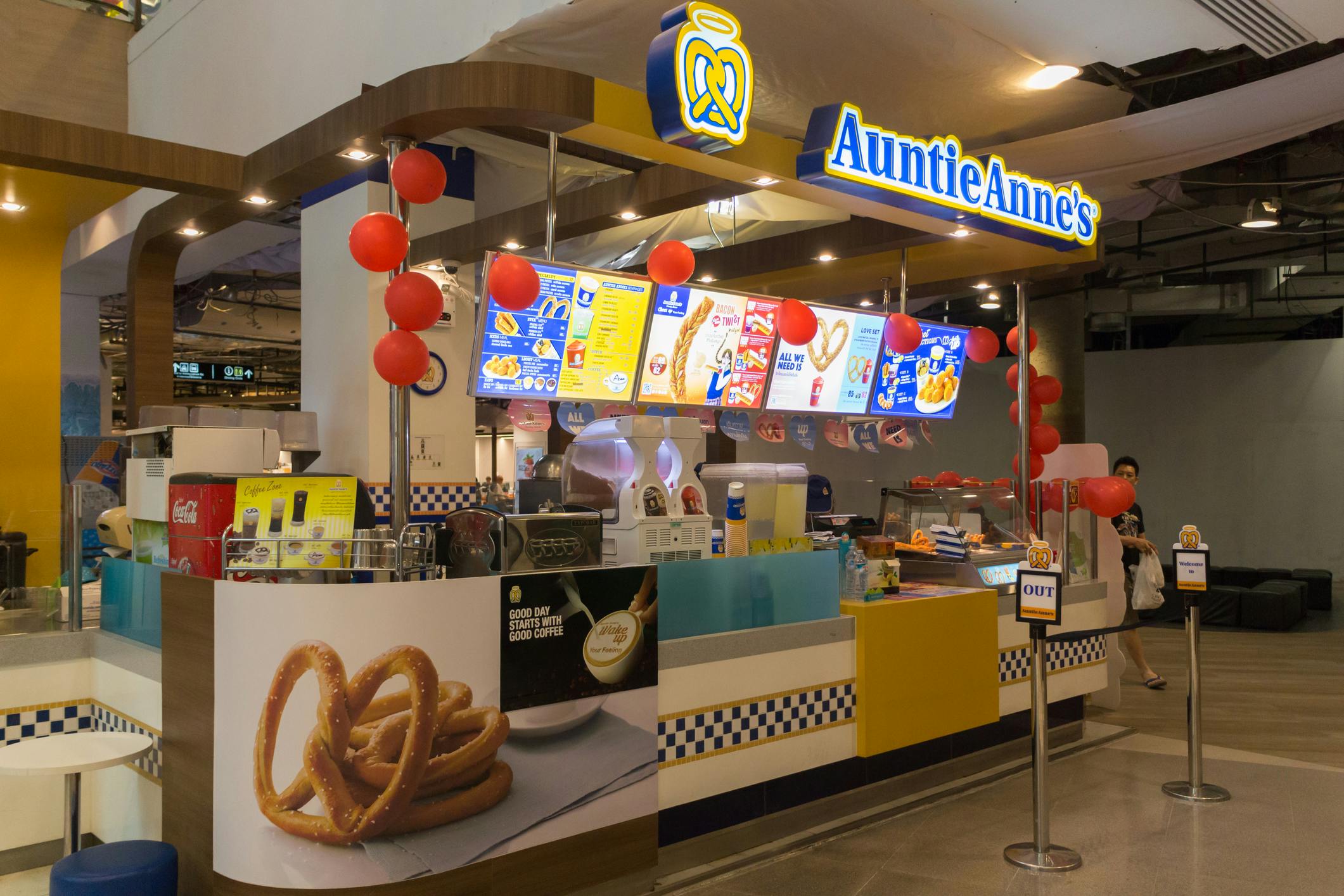 Auntie Annes storefront in a mall, where you can get free 4th of July food