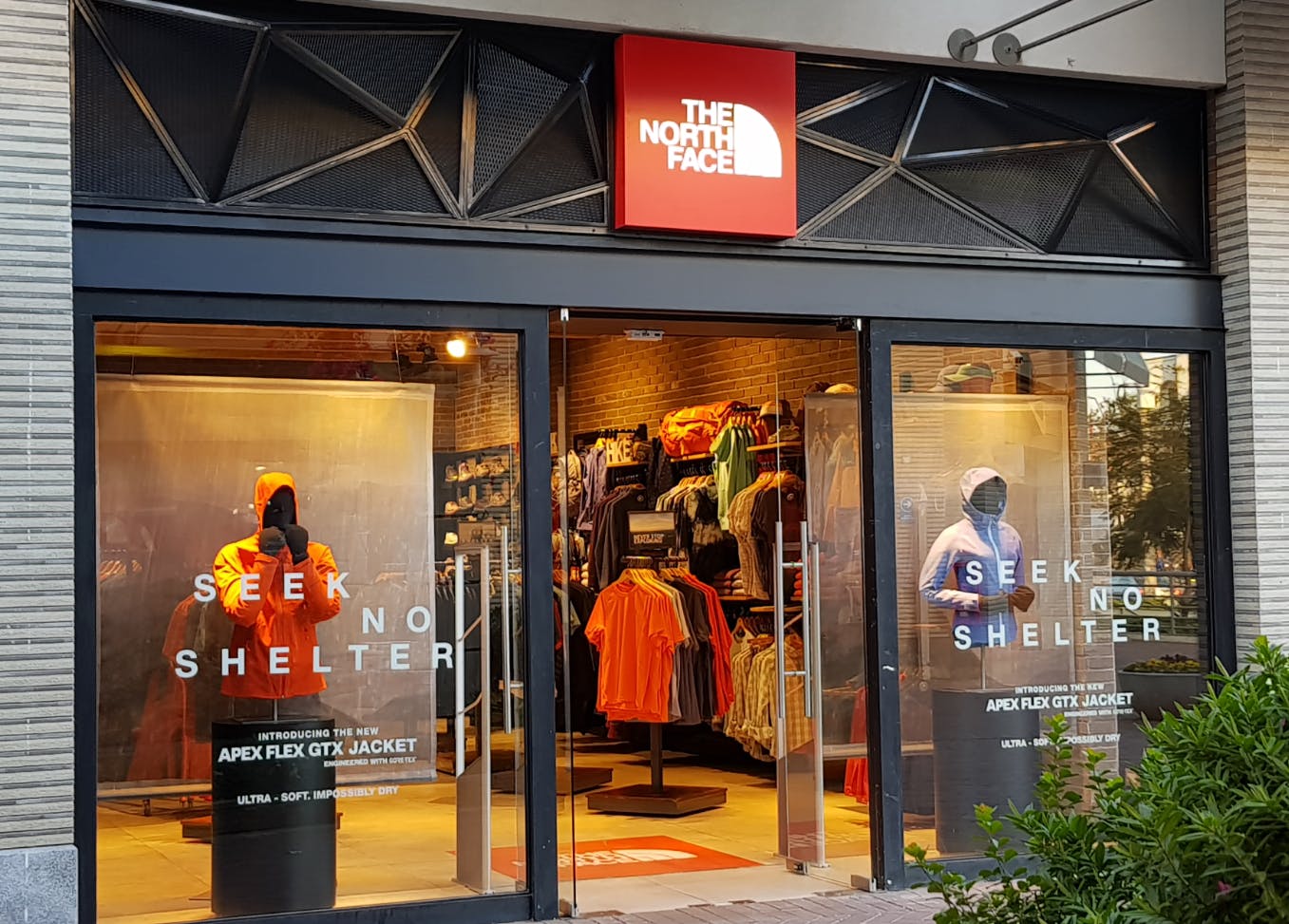 the-north-face-storefront
