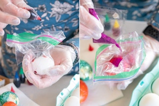Decorate Easter eggs using a plastic bag, food coloring and glitter.