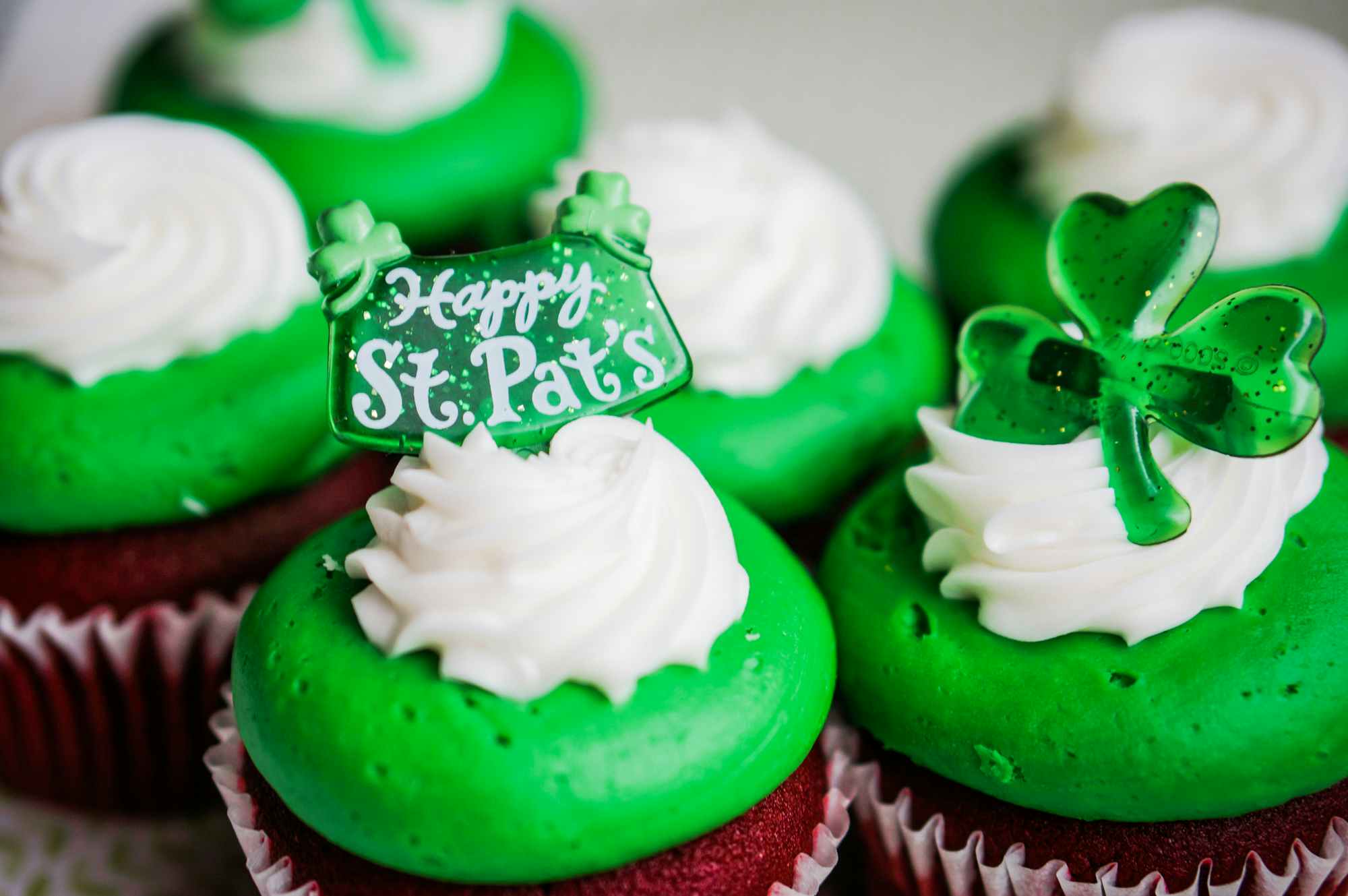 Cupcakes with green frosting and St Patricks day decorations