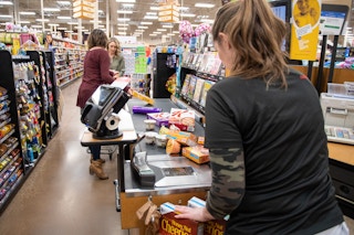 20190402 kcl joanie heather kroger fredmeyer checkout 04 1554848192