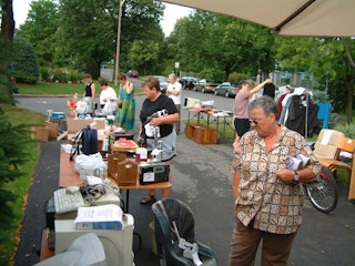 garage-sale-driveway