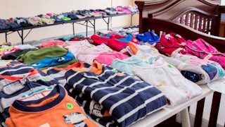 Garage-sale-fold-clothes