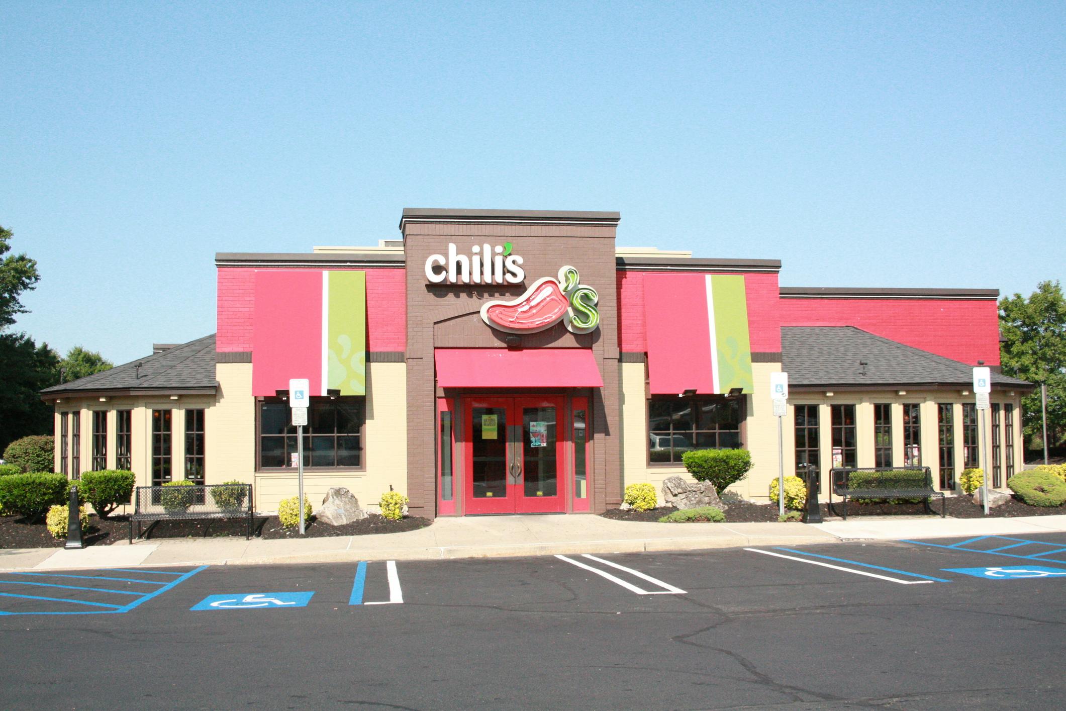 A Chili's storefront view from the parking lot.