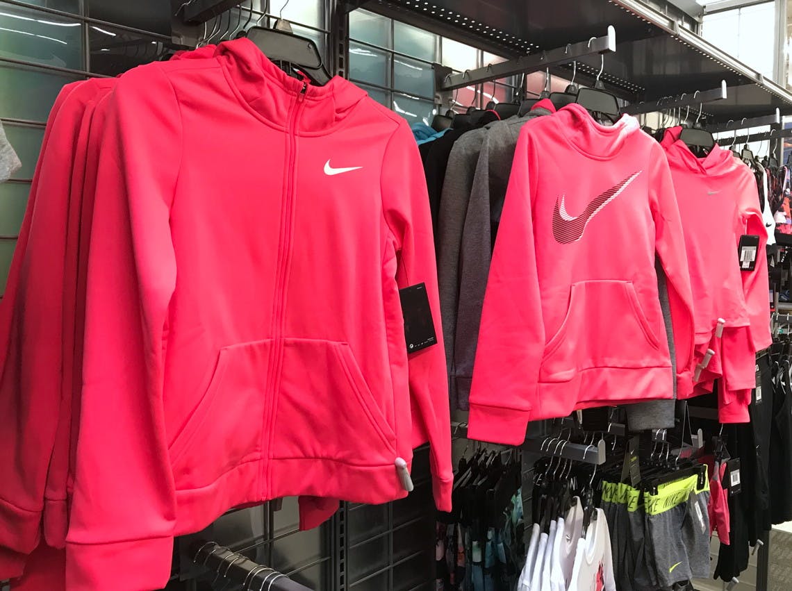 nike clothes on clearance
