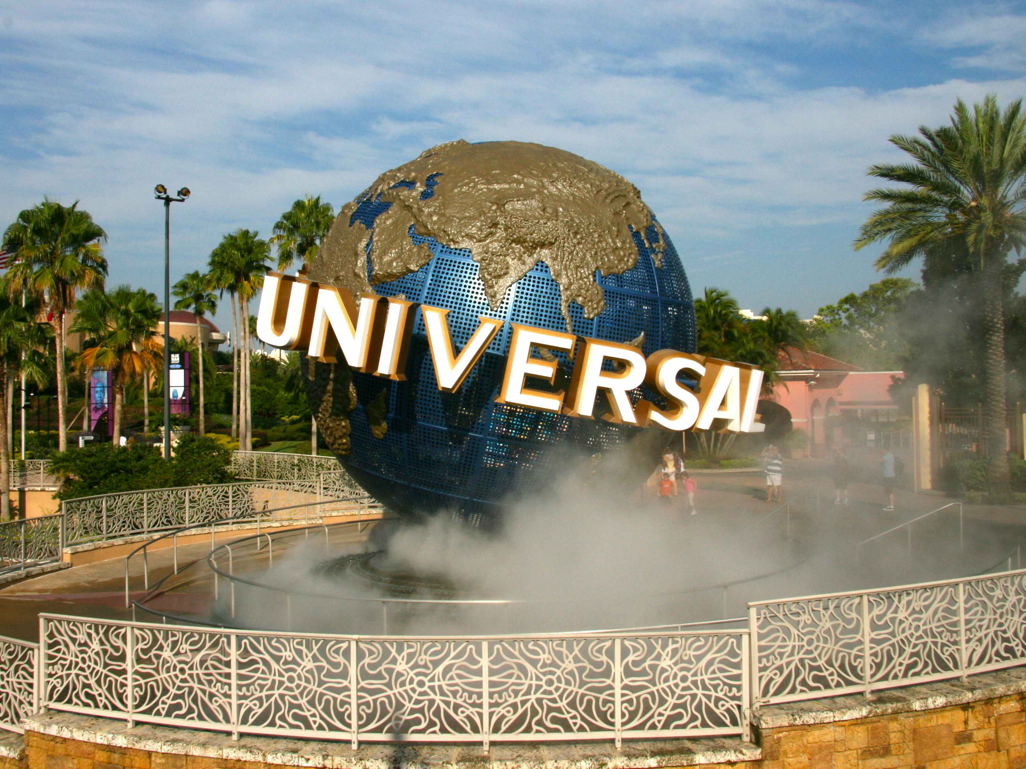 universal globe at universal studios orlando