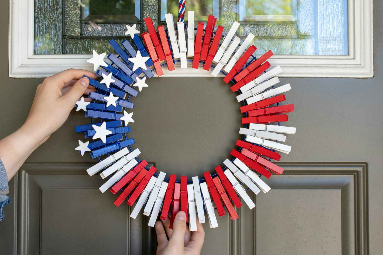Make a 4th of July wreath from clothepins.