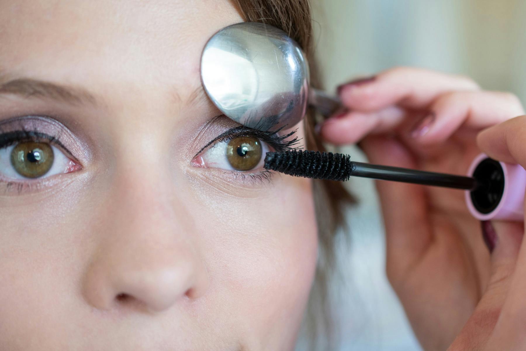 Use a spoon to keep mascara off your eyelids.