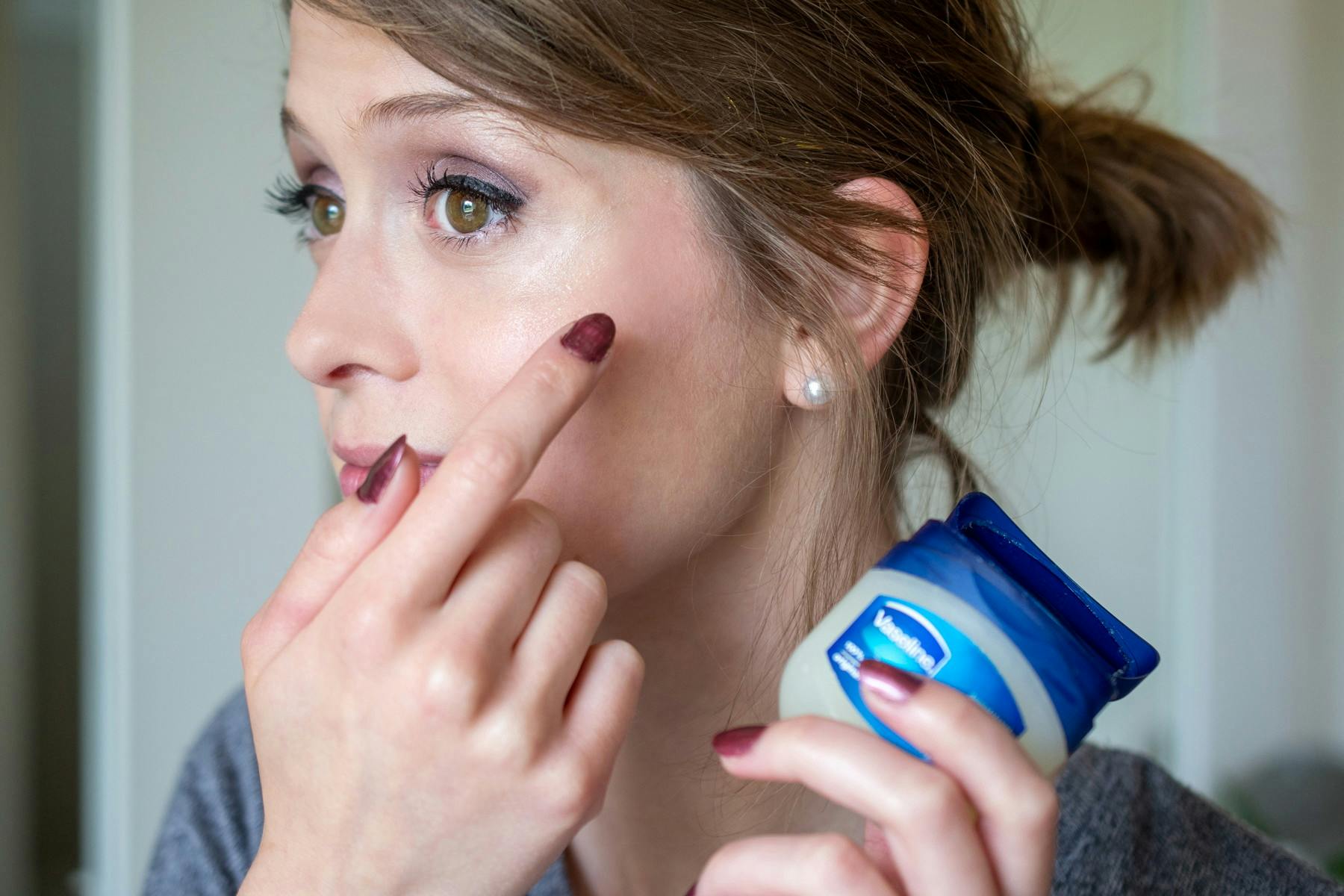 Use petroleum jelly as a highlighter.