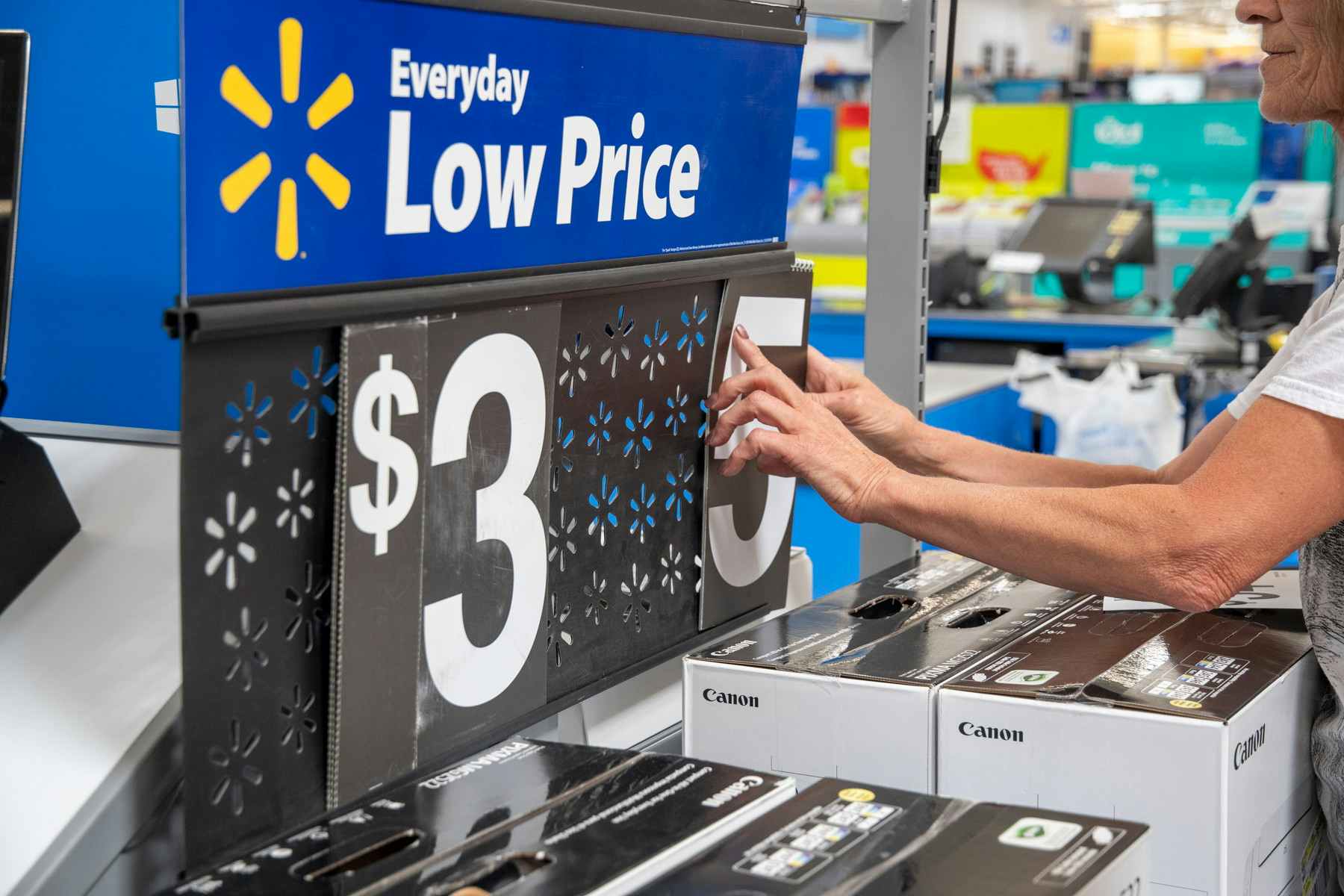 https://prod-cdn-thekrazycouponlady.imgix.net/wp-content/uploads/2019/10/20190724-kcl-how-to-save-at-walmart-heather-joanie-rollback-02-1570046888.jpg?auto=format&fit=fill&q=25