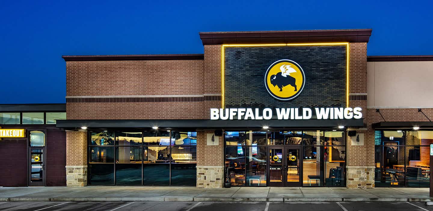store front buffalo wild wings at night