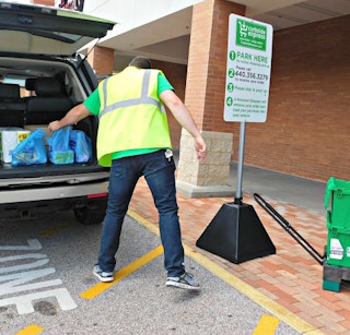 Giant Eagle employee loading groceries into a car