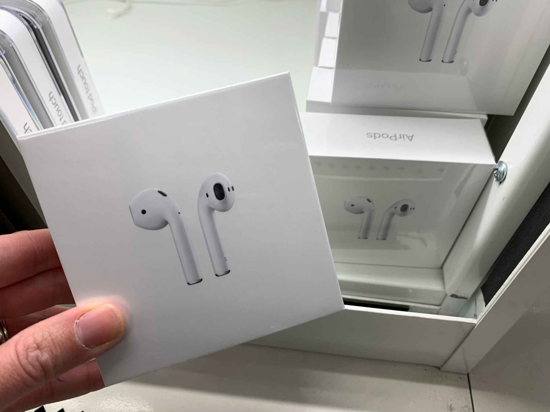20191028target_black_friday_apple_airpods_089