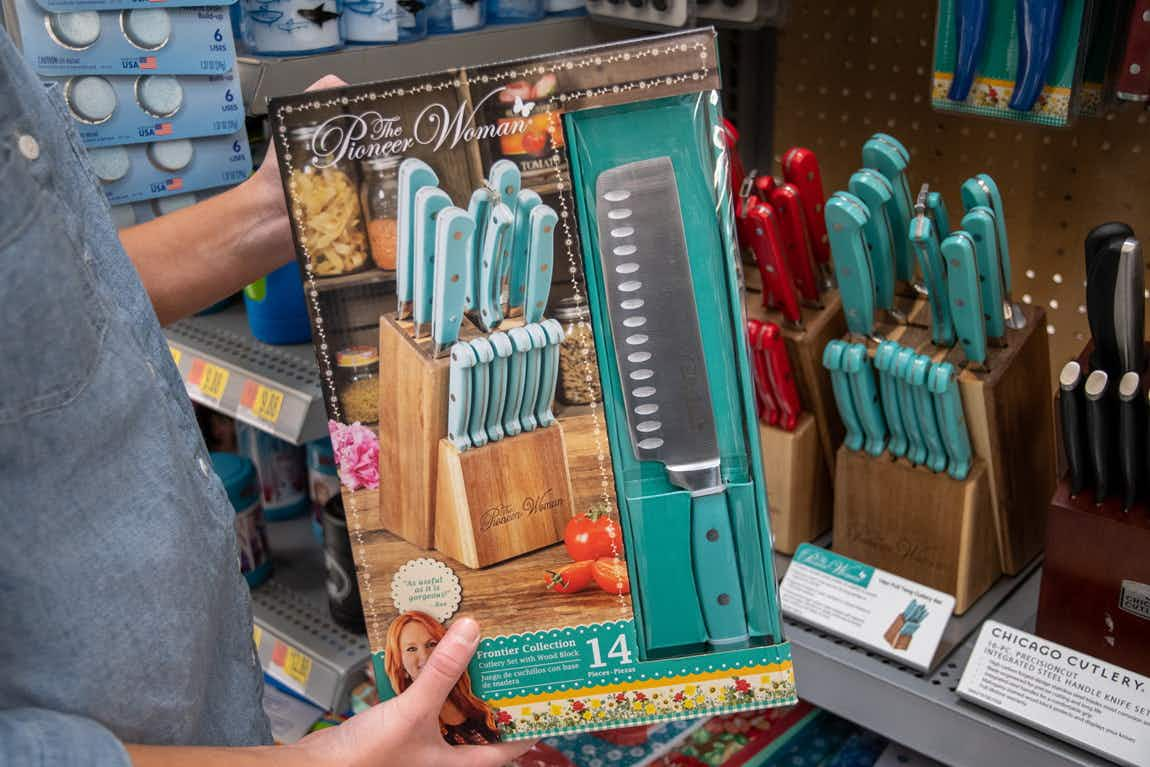 walmart pioneer woman knife set hand holding