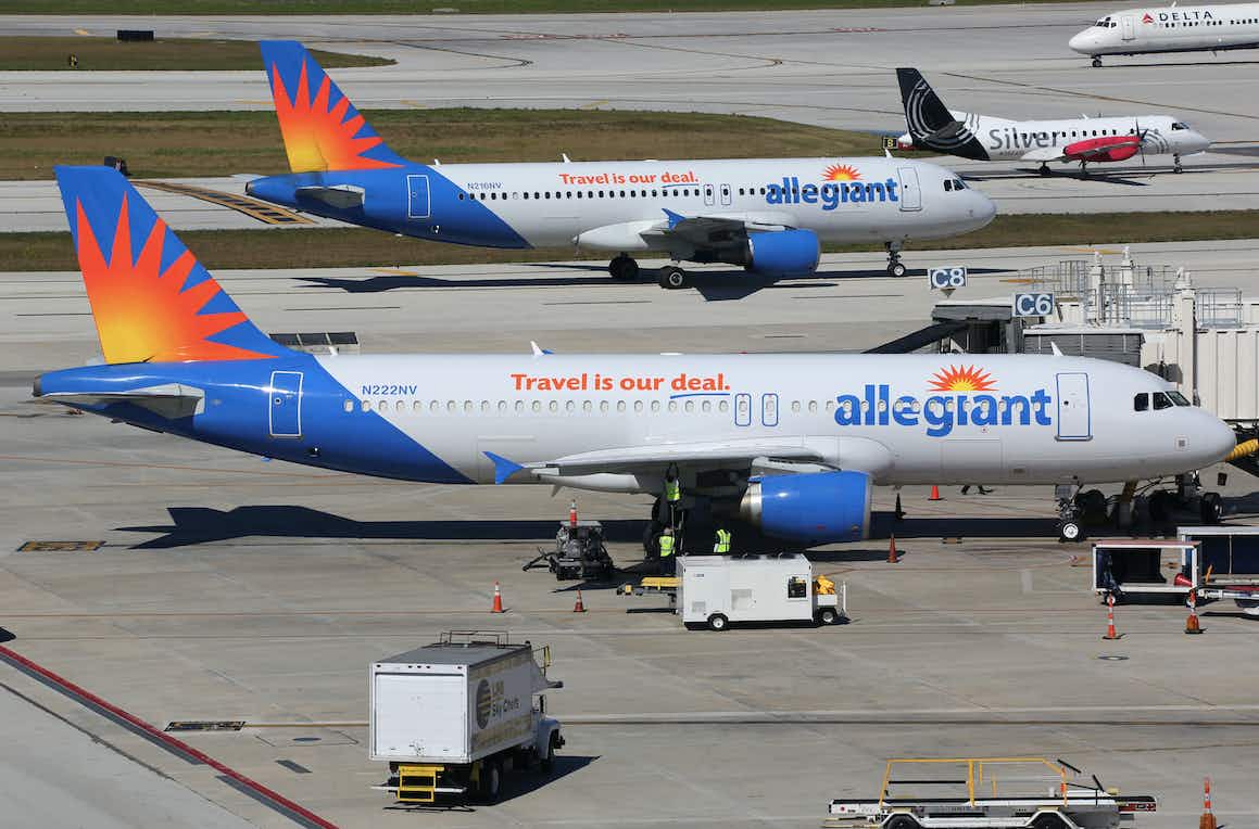 allegiant airlines planes at airport