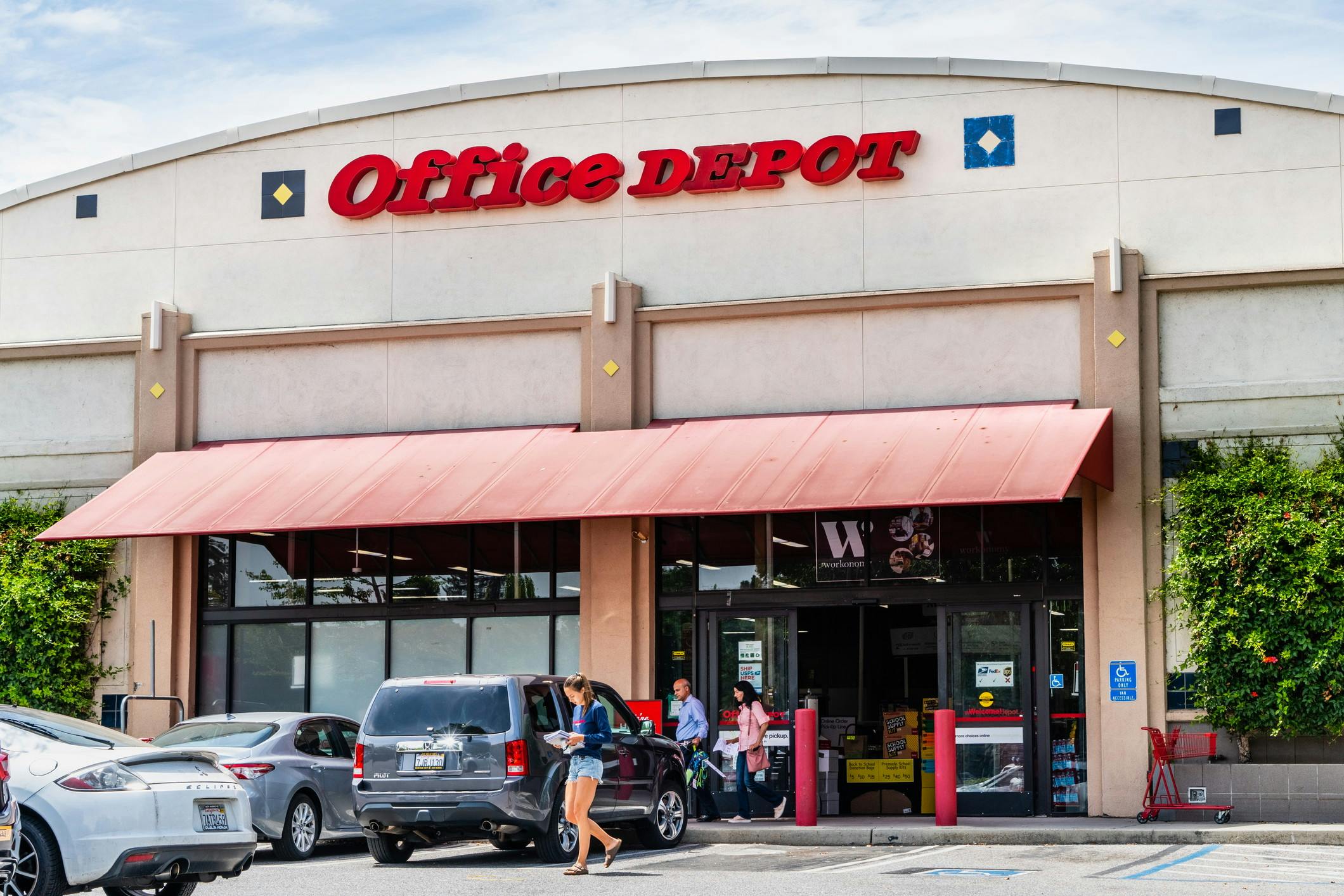 August 5, 2019 / Mountain View / CA / USA - People shopping at one of the Office Depot stores located in San Francisco bay area
