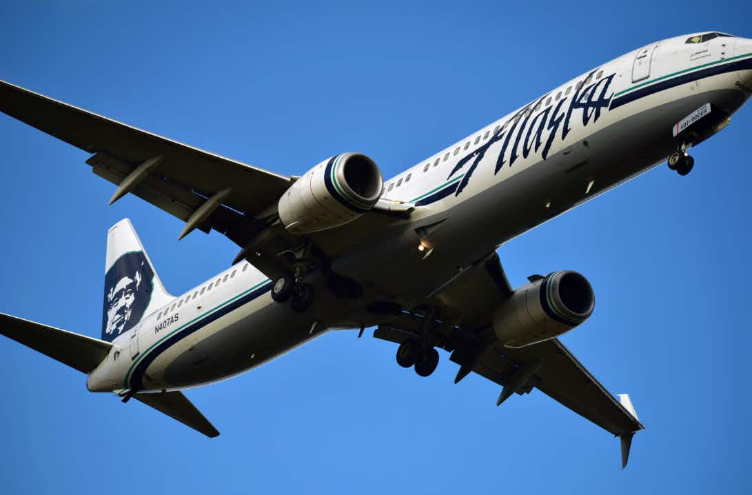 alaska airplane flying