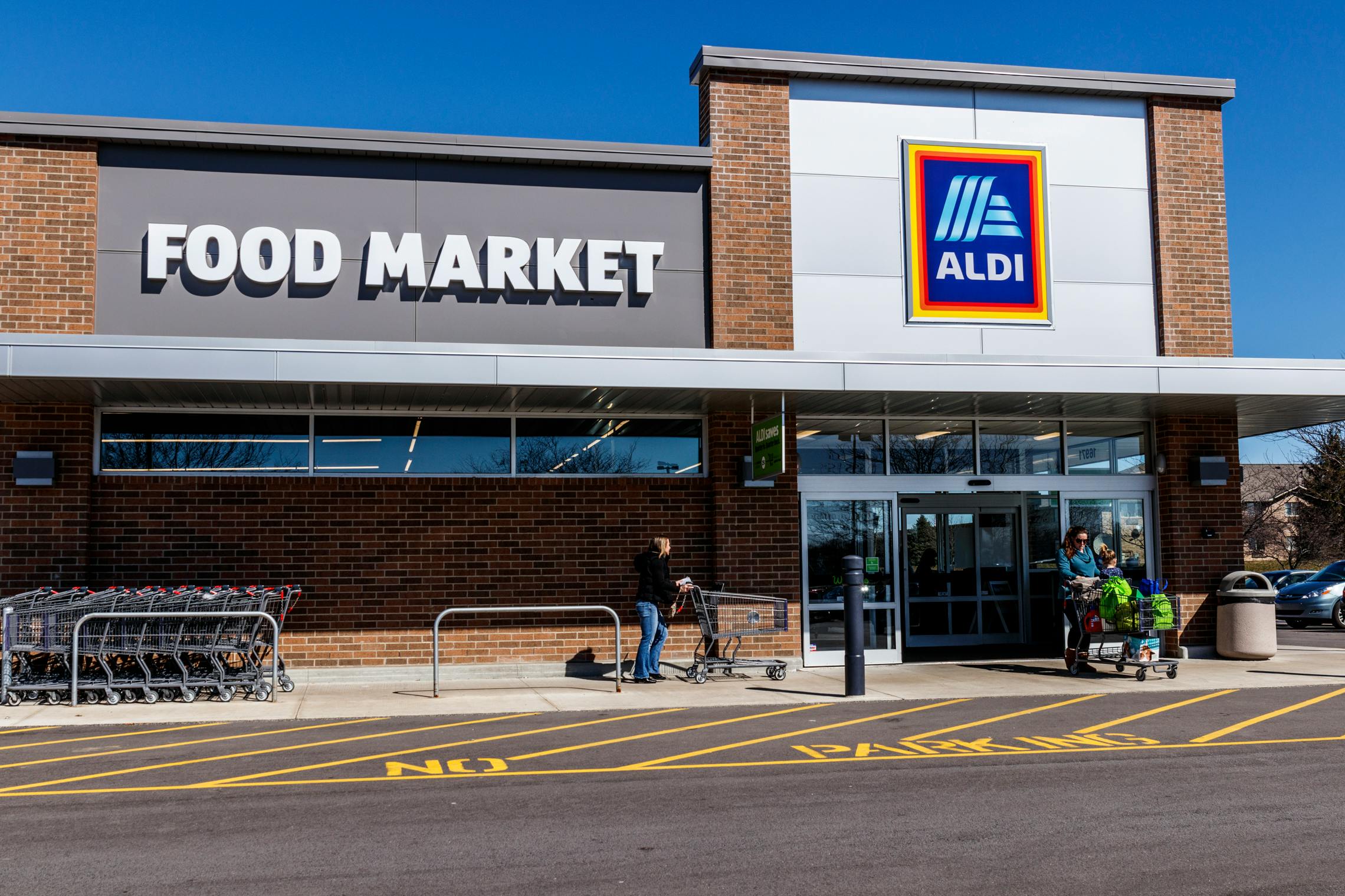 How to Save the Most with ALDI Curbside Grocery Pickup