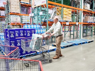 costco senior 2020 dreamstime 1589061845 1589061845 scaled e1658421365302