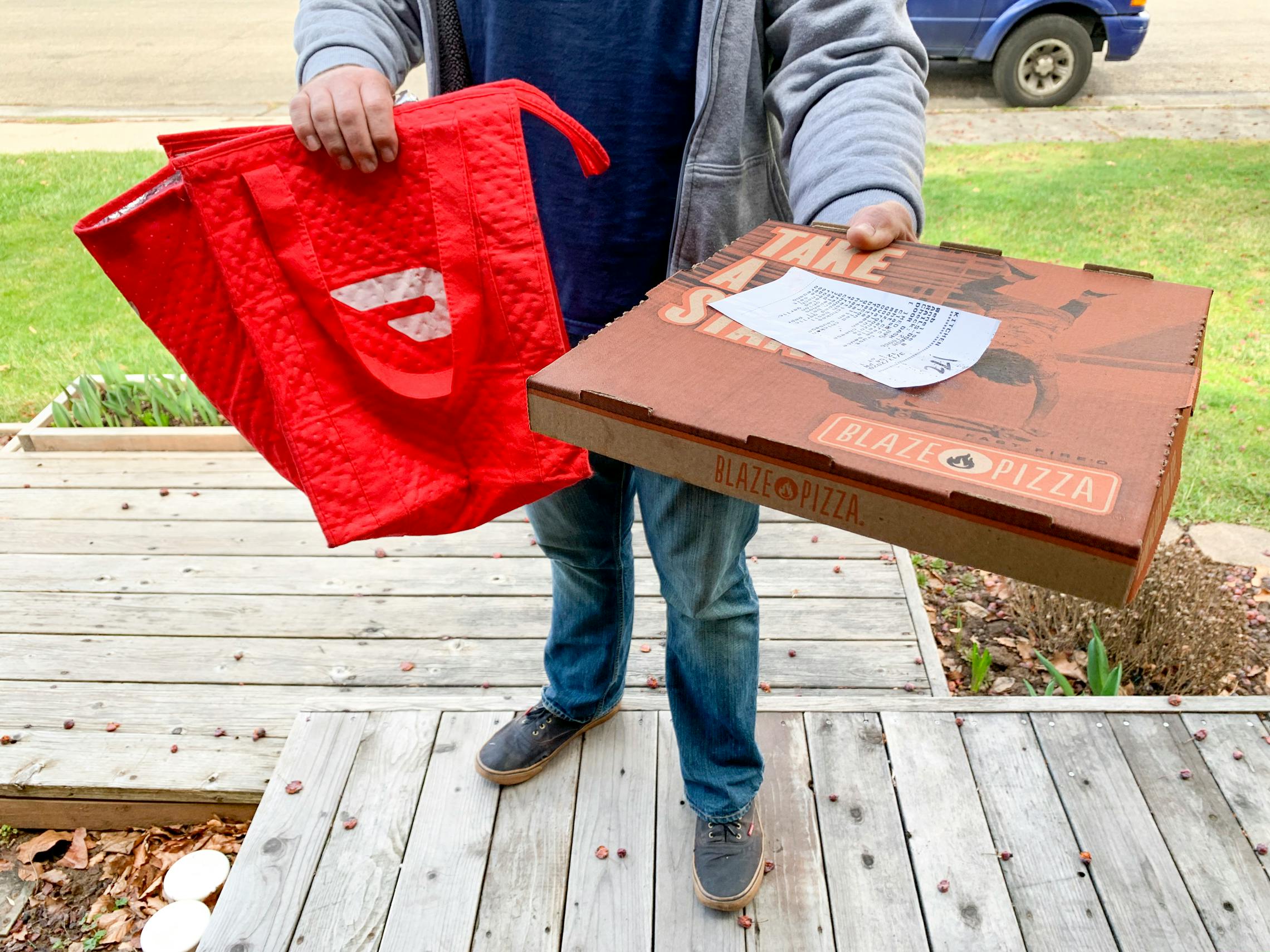Doordash delivery person delivering a pizza.