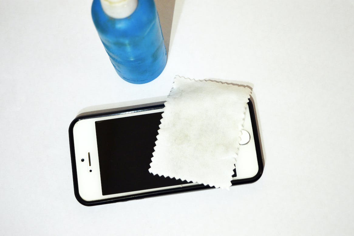 phone cleaner and iphone