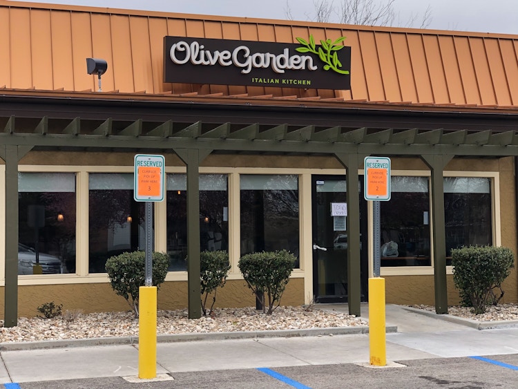 Olive Garden curbside drop-off during the coronavirus outbreak.