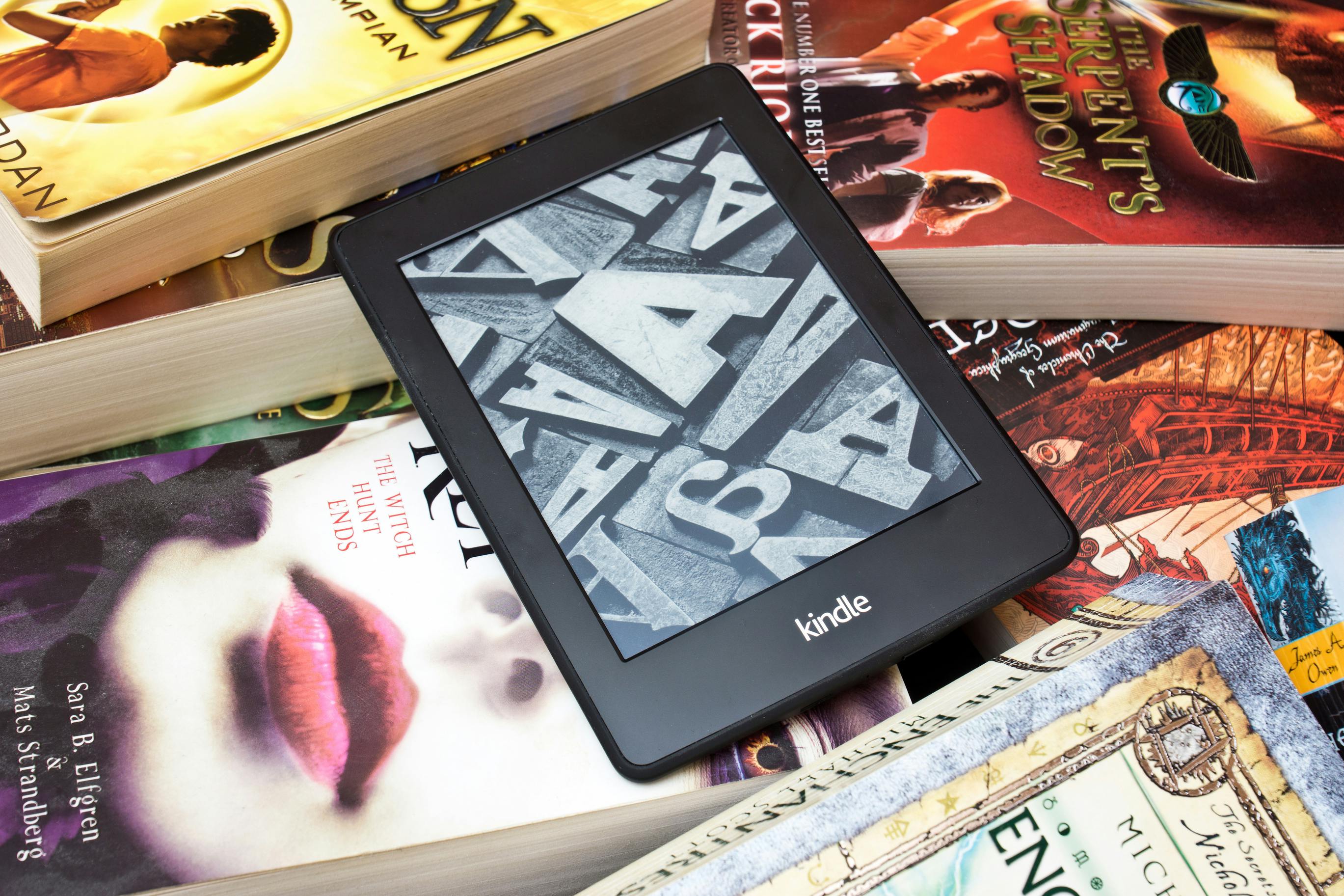 12 Popular ~Spicy~ BookTok e-Books On Sale Right Now